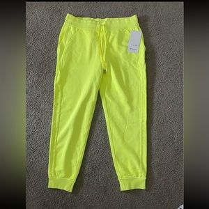 Brand new Lululemon Scuba joggers sz12